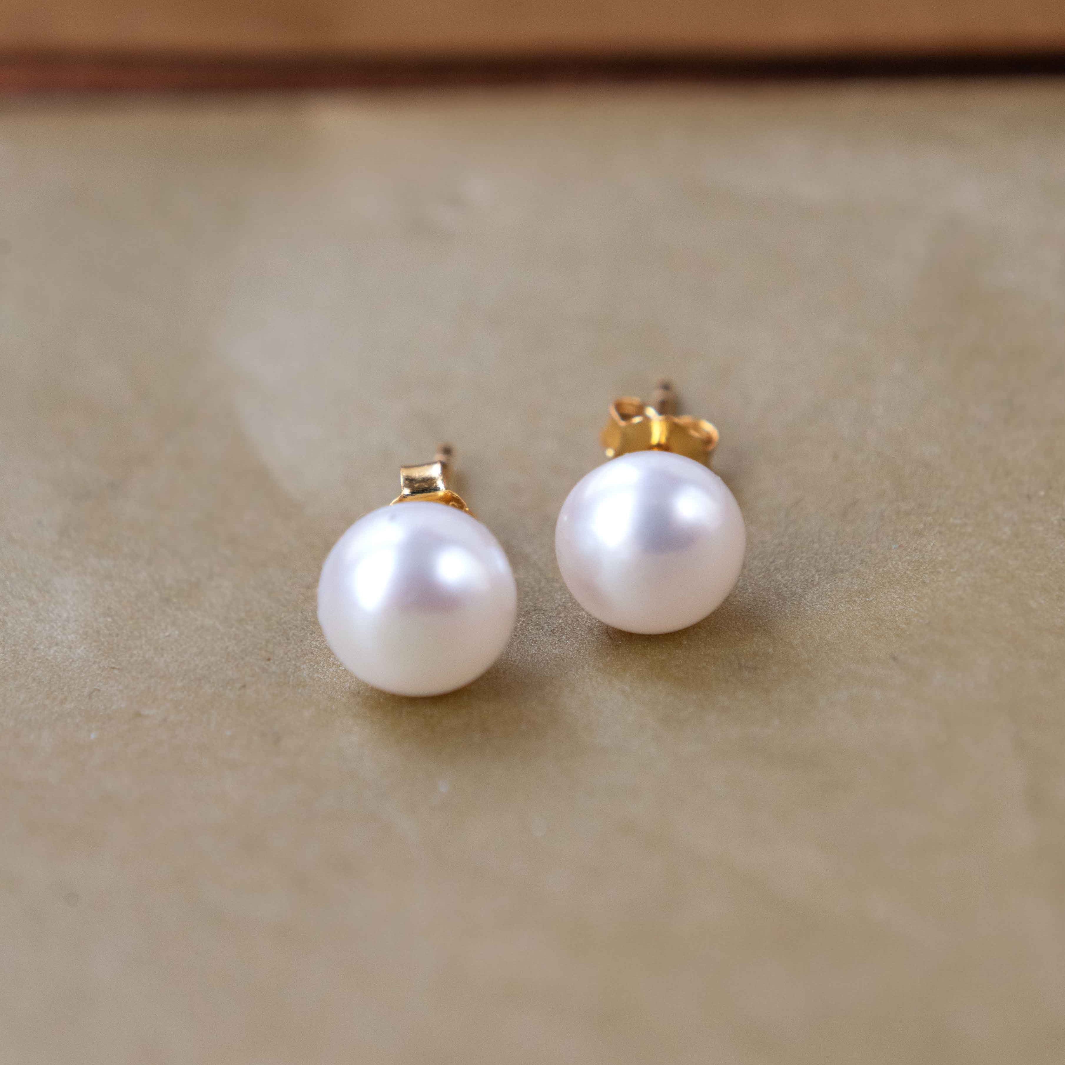 Pearl Stud Earrings gold