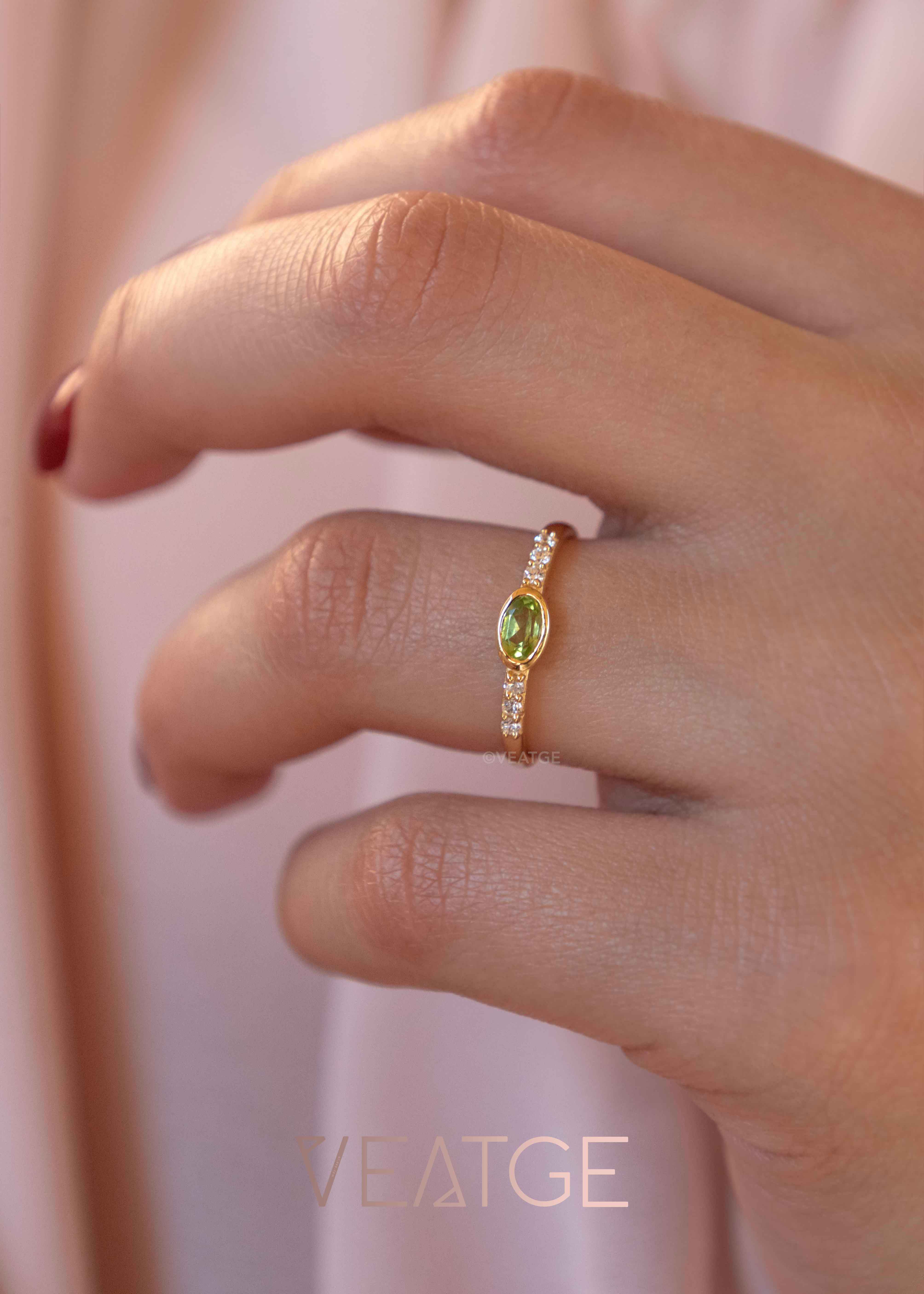 Genuine Natural Peridot Birthstone Stacking ring gold Elise by Veatge