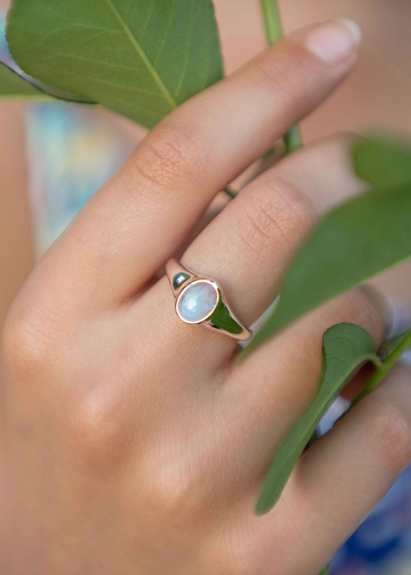 Signet Moonstone Ring Veatge Pinky ring