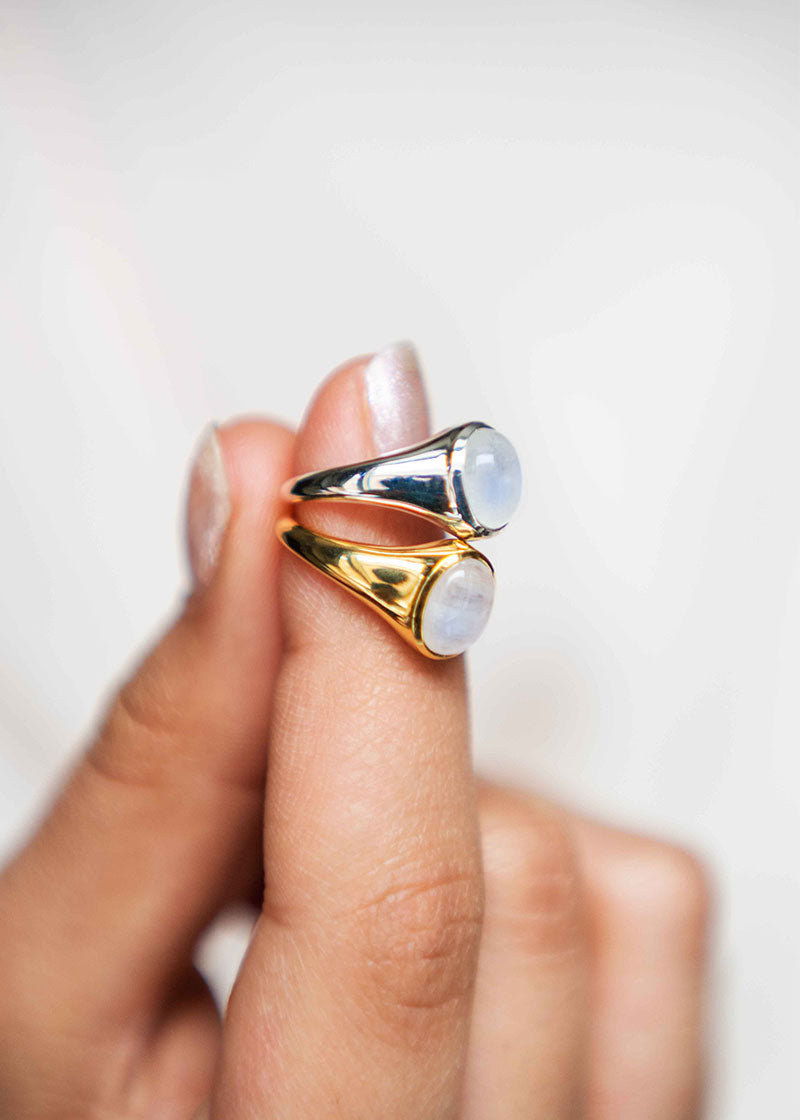 Signet Moonstone Ring Veatge Pinky ring