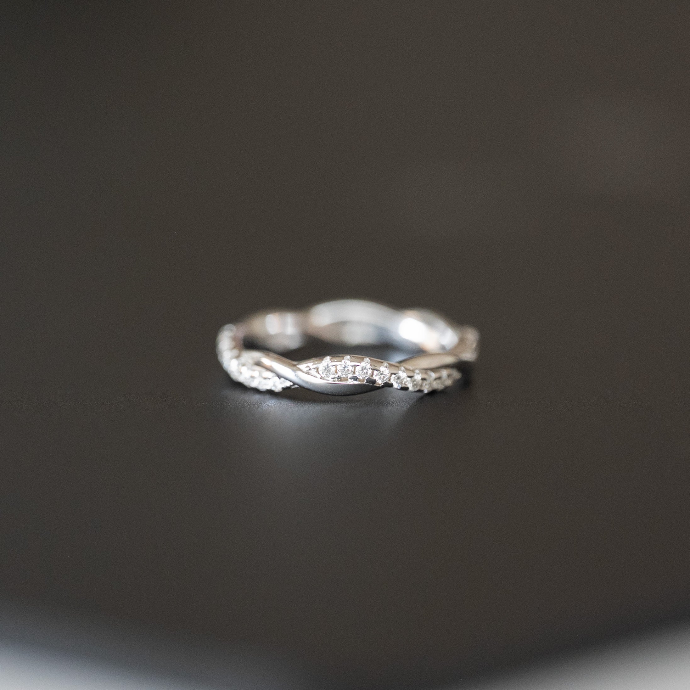Moissanite Twist Band
