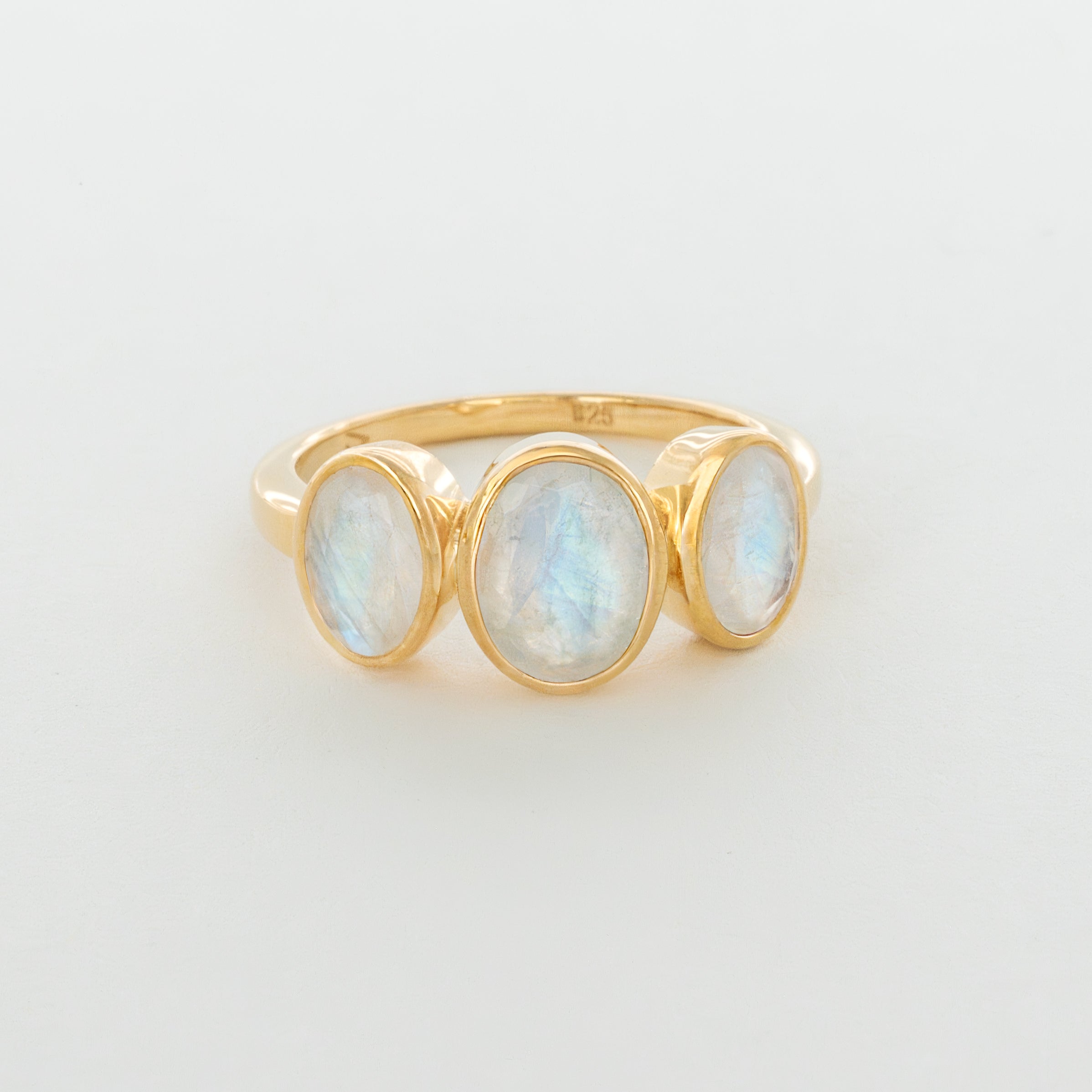 Three Moonstone ring gold 