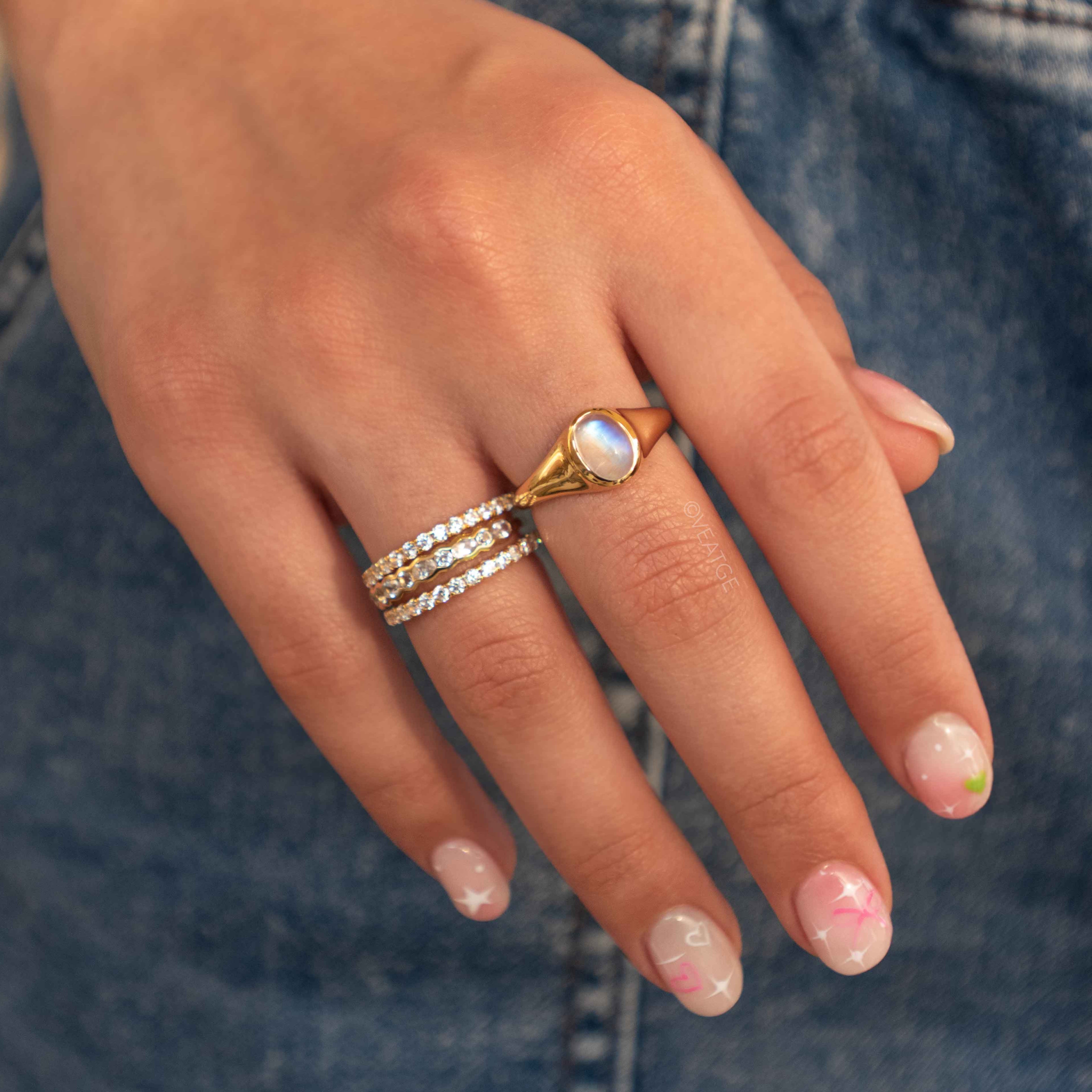 moonstone-signet ring veatge