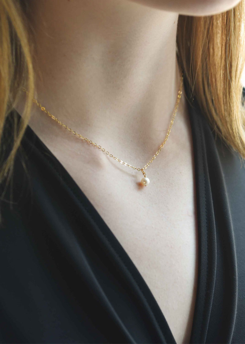 Dainty Pearl Necklace Gold