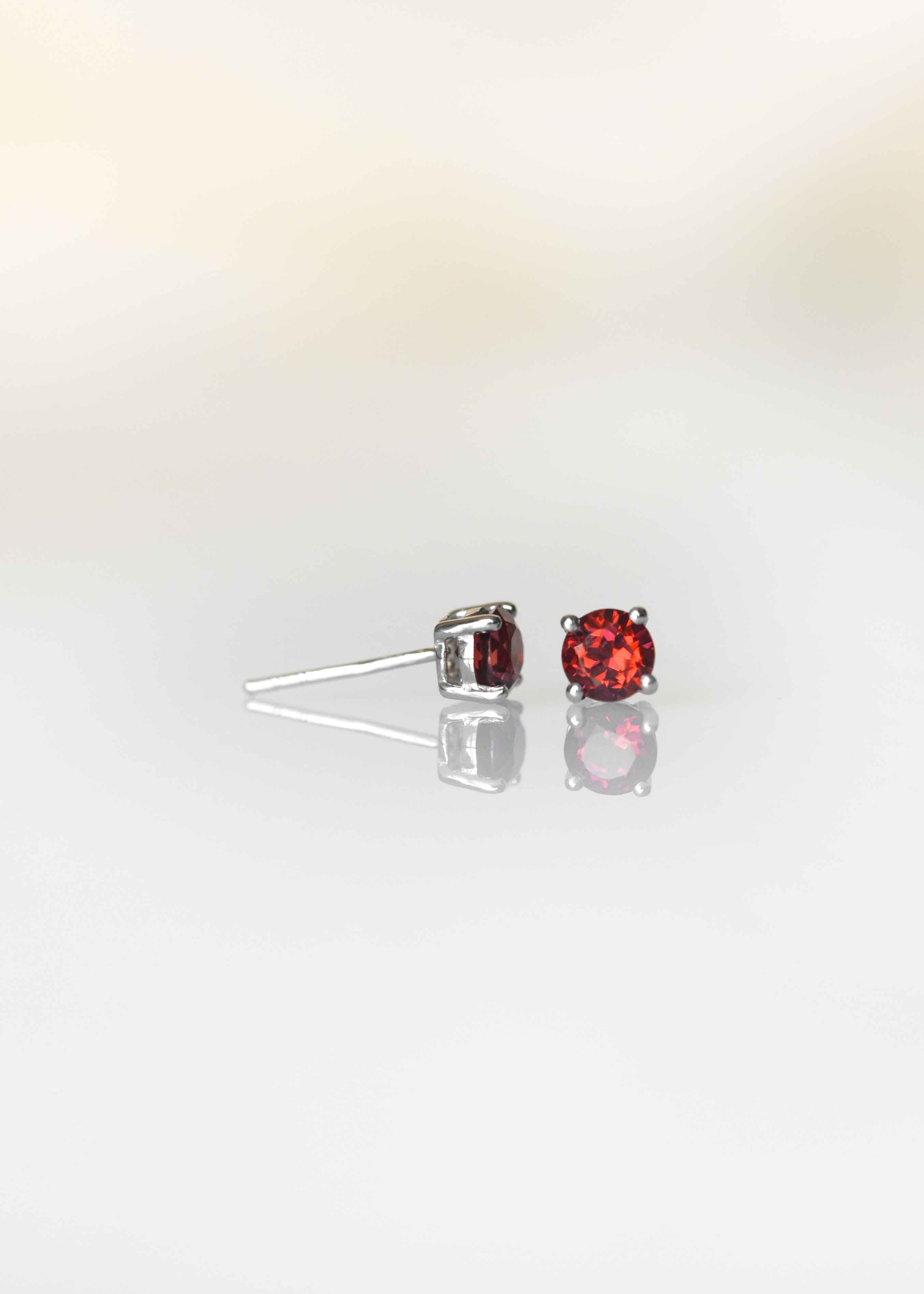 Small garnet on sale stud earrings